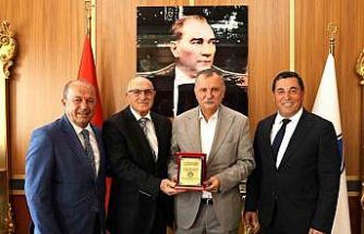 Hemşehri Derneklerinden Başkan Balaban’a anlamlı plaket