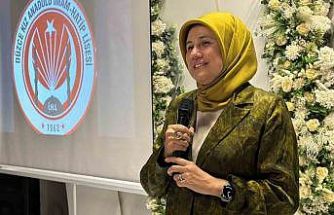 Kızılay Genel Başkanı Yılmaz, Düzce’de 41 yıllık eğitim hayatını noktalayan hocası için düzenlenen veda programına katıldı