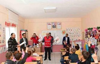 Kızılay’dan Çatak’taki öğrencilere anlamlı destek
