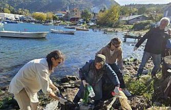 Kurucaşile’de 2 saatte 30 poşet çöp toplandı