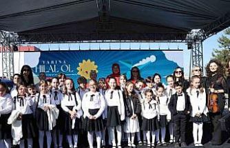 Miniklerin keman gösterisi