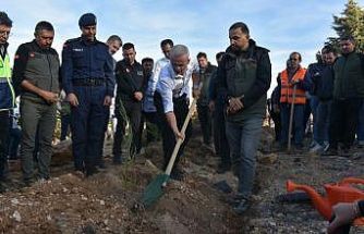 Öğretmenler Günü anısına fidanlar toprakla buluşturuldu