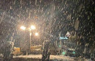 Ordu-Sivas kara yolu kar yağışı nedeniyle ulaşıma kapandı