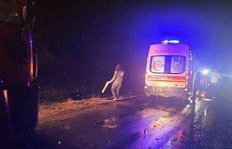 Otomobil ile kamyon çarpıştı: 1’i ağır, 3 yaralı