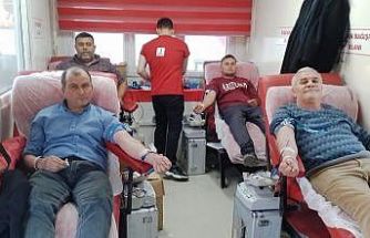 Sarıgöl’de kan bağış kampanyasına yoğun ilgi
