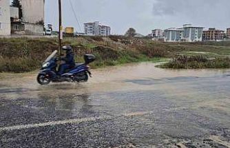 Tekirdağ’da şiddetli sağanak yolları dereye çevirdi
