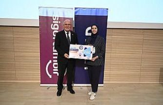 Uşak Üniversitesi yenilikçi fikirlerle geleceğe yön veren gençleri ödüllendirdi