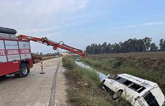 Adana’da tarım işçileri taşıyan servis kanala düştü: 18 yaralı