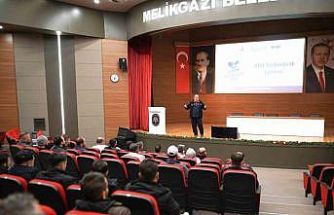 Afetlere karşı daha bilinçli olunması için Melikgazi personeline eğitim verildi