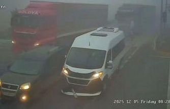 Afyonkarahisar’da 20 kişinin yaralandığı kaza anı kamerada