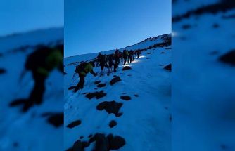 Ağrı Dağı’nda kar altında zorlu tırmanış başladı