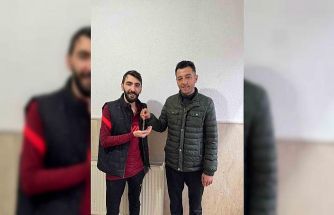 Ağrı’da kaybolan altın bileklik jandarma personeli tarafından sahibine teslim edildi