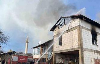 Ahırdaki 6 büyük ve 40 küçükbaş hayvan yangında son anda kurtarıldı