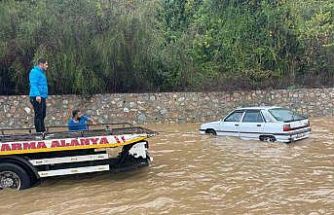 Alanya-Antalya karayolunda araçlar mahsur kaldı