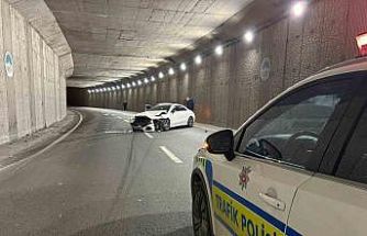 Alkollü sürücünün karıştığı kazada lüks otomobil pert oldu