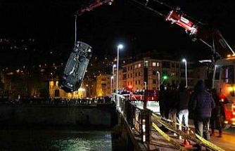 Amasya’da kontrolden çıkan otomobil köprüden Yeşilırmak Nehri’ne uçtu: 1 ölü, 1 yaralı