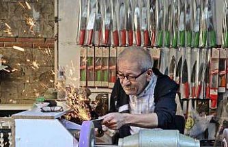 Antalya’da bıçak bileme ustası mesleğini yaşatıyor, 50-60 bin liraya çırak bulamıyor
