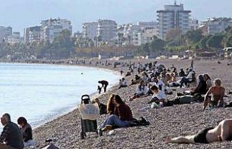Antalya’nın gecesi kış, gündüzü yaz: "Akşam soba yaktık, gündüz güneşleniyoruz"