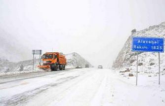 Antalya’ya kar yağışı aralıklarla devam ediyor
