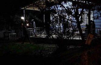 Arkadaşların silahla oyunu kanlı bitti: 1 yaralı