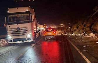 Artvin’de heyelan: Borçka-Hopa karayolu ulaşıma kapandı