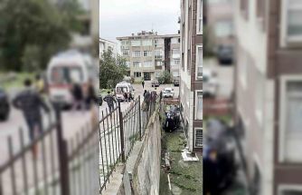Avcılar’da ehliyetsiz sürücünün kullandığı otomobil apartmanın bahçesine uçtu: 2 yaralı
