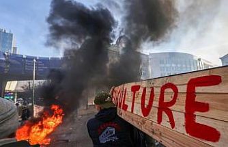 Avrupalı çiftçiler, Brüksel’de sokakları traktörlerle kapattı