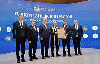 Aydın’ın Ahisi Gülter’e Ahi Esnaf Beratı verildi