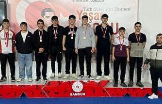 Ayvacık’ta güreş kursu meyvelerini veriyor