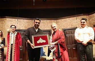 Bağcılar Belediyesi’nin hazırladığı prömiyer izleyicilerden tam not aldı