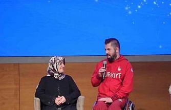 Bakan Bak şampiyon sporcuların anneleri ile bir araya geldi