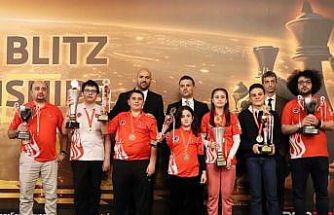 Bakan Bak’tan dünya şampiyonu olan milli satranççılara tebrik mesajı