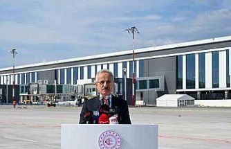 Bakan Uraloğlu: "Her gün ortalama yaklaşık 9 stadyum dolusu yolcu havayolu ile seyahat etti"