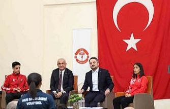Bakan Yardımcısı Eminoğlu, Muş’ta sporun geleceğini gençlerle konuştu