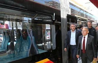 Başkan Büyükkılıç’tan 1 yılda 90 saat ücretsiz tramvay hizmeti