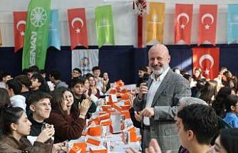 Başkan Çolakbayrakdar: "Güçlü Türkiye’nin temeli donanımlı gençliktir"