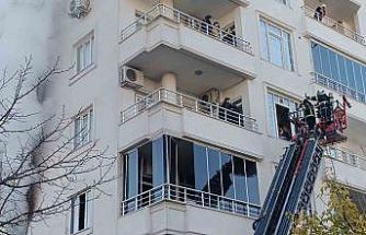 Batman’da apartmanda yangın: 20’den fazla kişi itfaiye merdiveniyle kurtarıldı