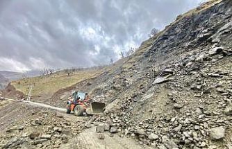 Batman’da şiddetli yağışlarla birlikte bazı köy ve mezra yolları ulaşıma kapandı