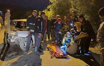 Beton bloğa çarpan Tofaş hurdaya döndü: 1 yaralı