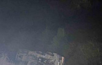 Beton mikseri 150 metrelik uçuruma yuvarlandı: 2 yaralı