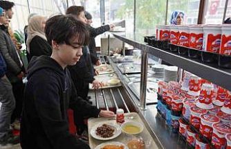 Bilecikli şehit İlhan Ongan’ın anısına binlerce kişiye ücretsiz yemek dağıtıldı