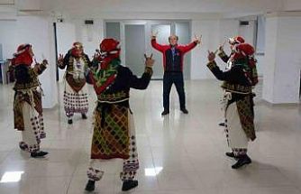 Bilecik’te 45 yıldır halk oyunu öğretiyor
