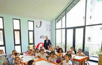 "Bilim Ümraniye" öğrencilerin geleceğine ışık tutuyor