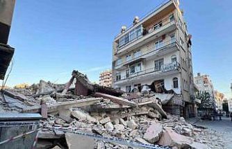 Bina yıkımı sırasında bitişik bina zarar gördü, facia ucuz atlatıldı