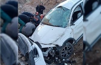 Bingöl’de otomobil şarampole uçtu: 2 yaralı