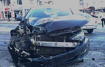 Bitlis’te otomobil ile motosiklet kafa kafaya çarpıştı: 1 yaralı