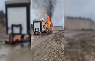 Bolu’da kağıt yüklü dorse alev topuna döndü