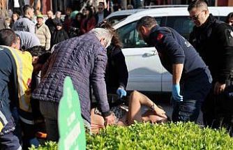 Boşanma duruşmasından çıktı, eşini sırtından bıçakladı