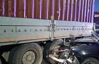 Bozüyük’te otomobil, park halindeki tıra arkadan çarptı: 1 ölü, 1 yaralı