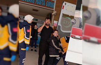 Bursa’da nacakla oynayan çocuğun parmağı kopma noktasına geldi